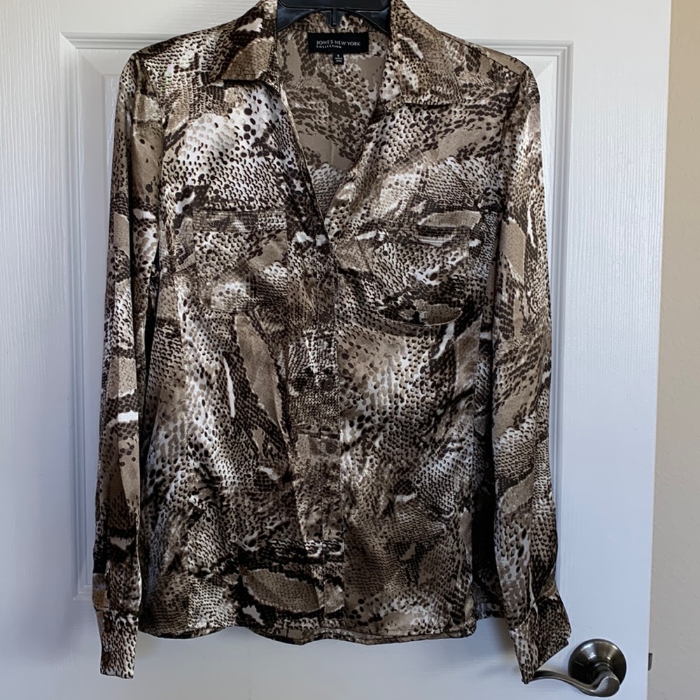 NWOT Jones, New York blouse. Excellent condition.